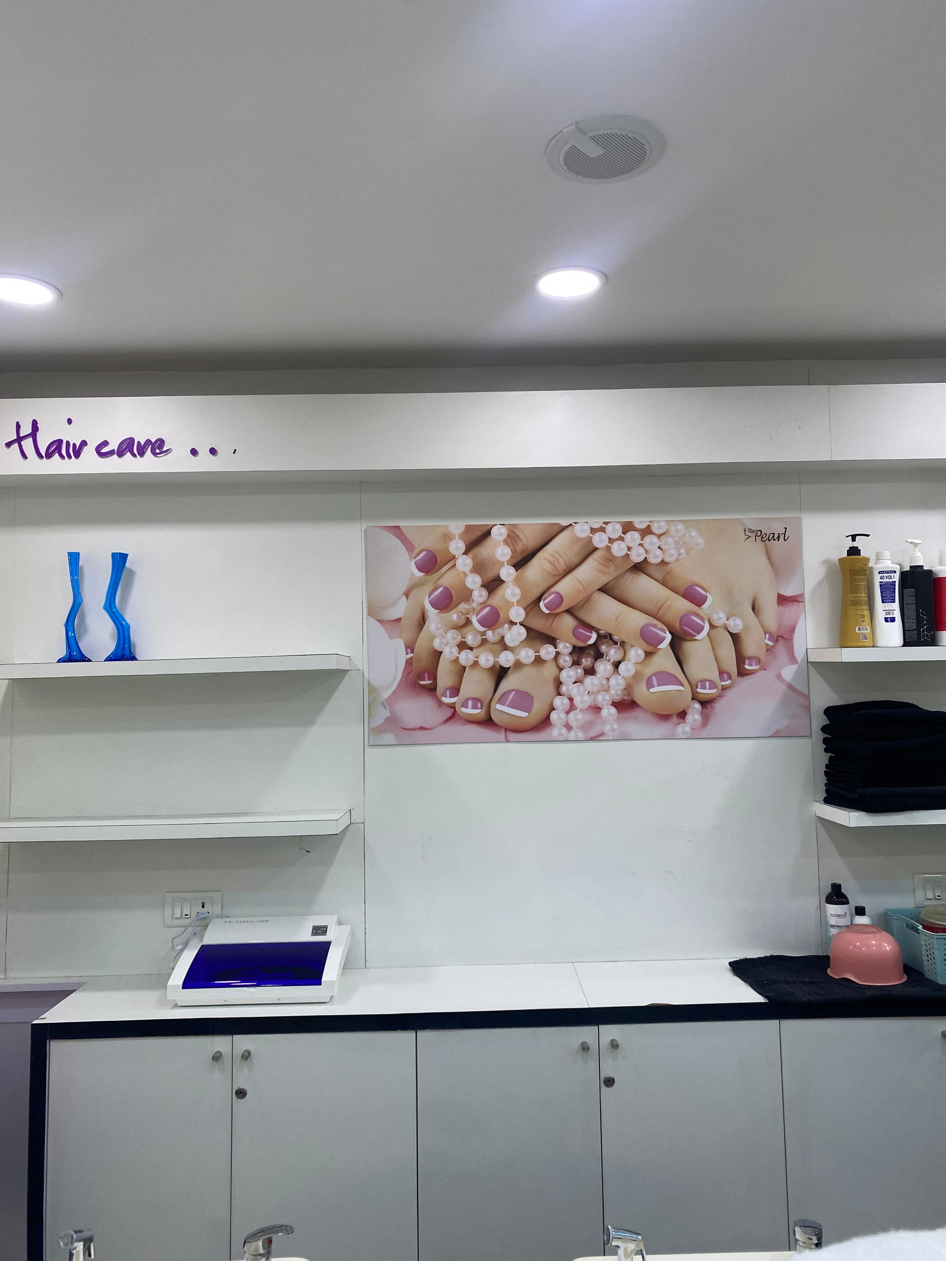 Polished Grooming Stations & Custom Seating